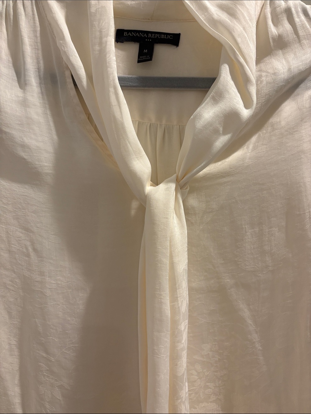 Banana Republic Ivory Tie-Neck Blouse - Lightweight Women's Top - Picture 2 of 7